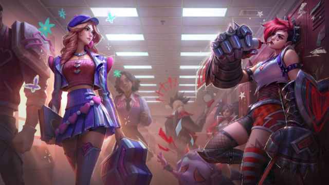 Caitlyn and Vi in school corridor