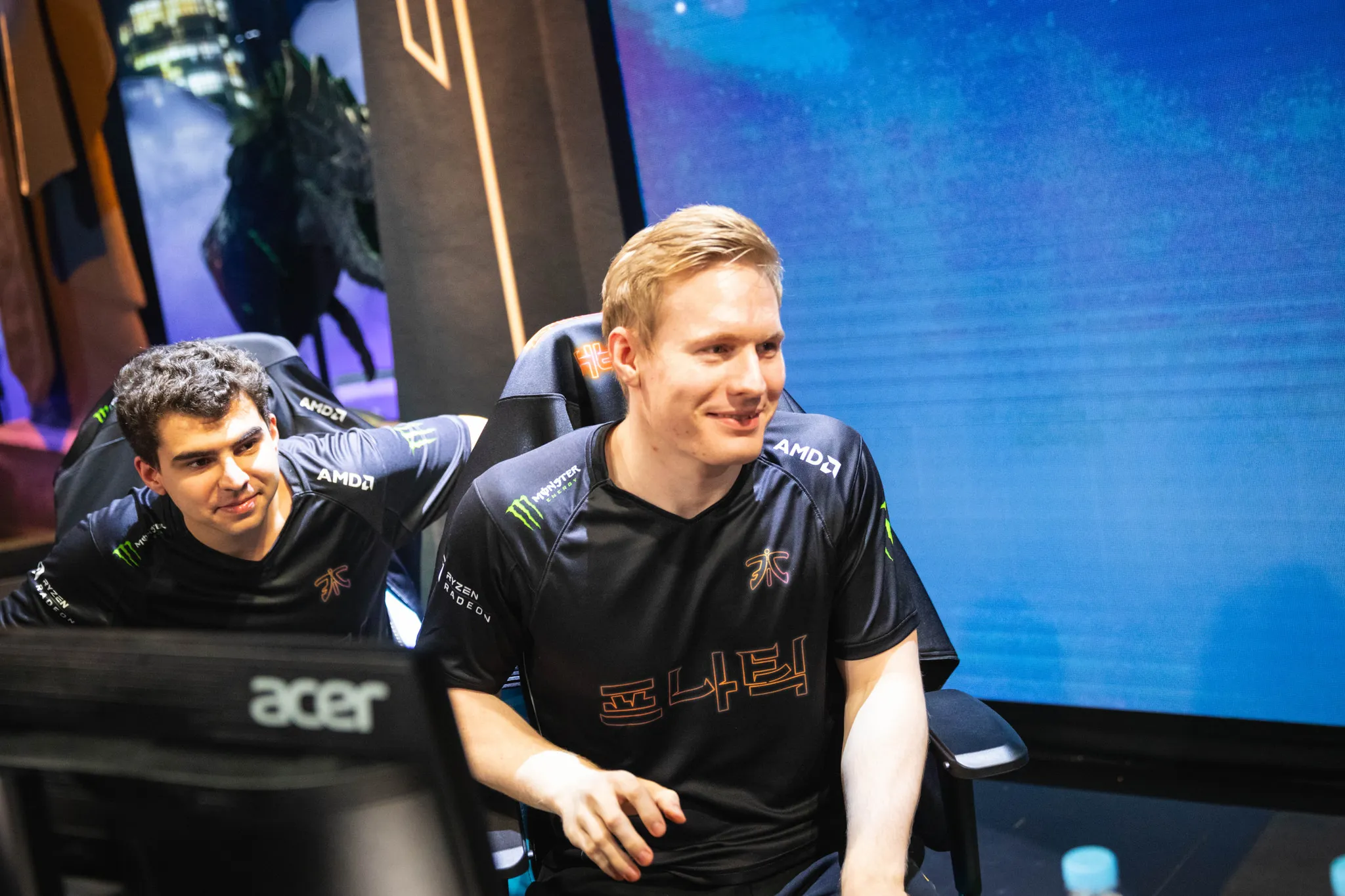 Two esports players in black jerseys