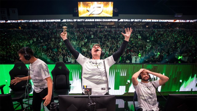 OpTic celebrates CDL Championship victory